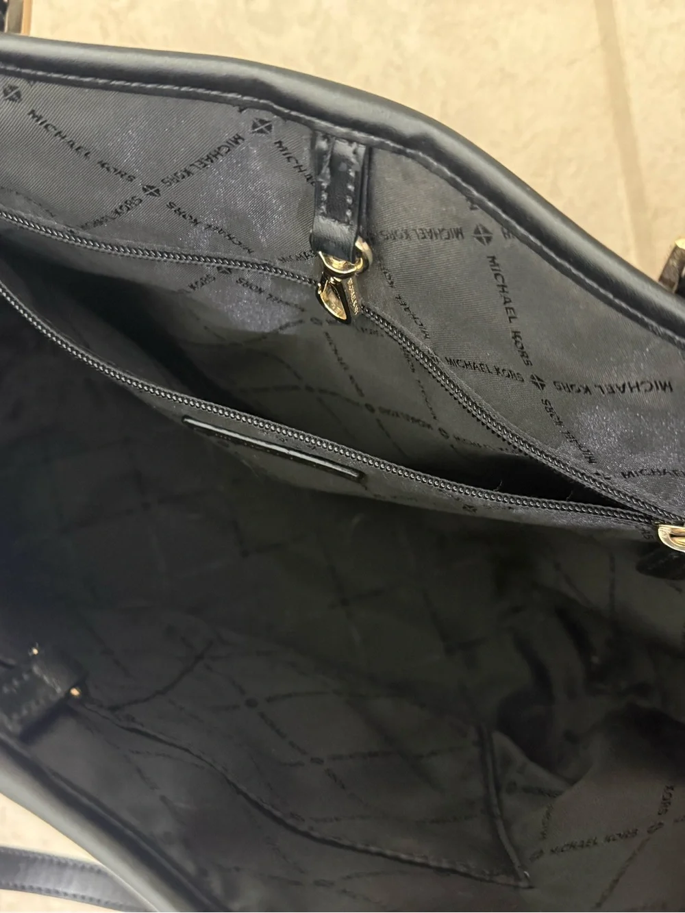 Michael Kors Black Patent Logo Jet Set Carry All Tote Purse - Picture 6 of 8